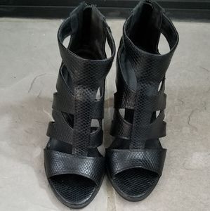 Simply Vera Wang Black Pumps, size 7